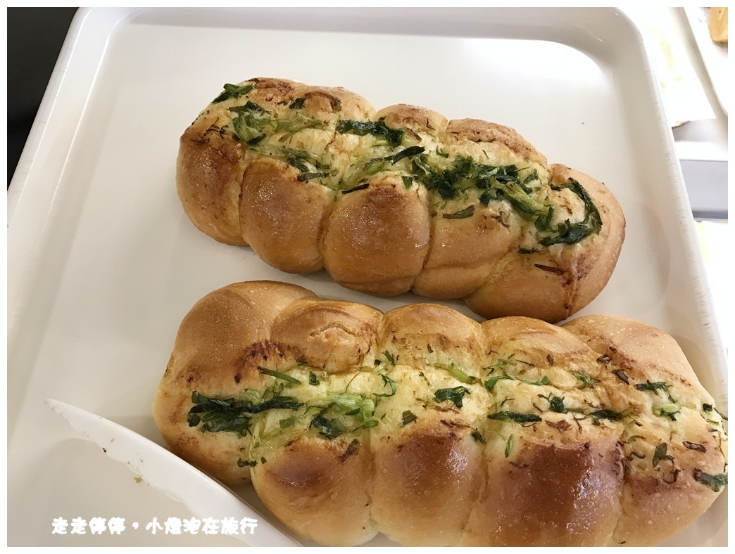 純發麵包｜高雄好吃麵包店 內行人的老滋味-蔥仔胖蔥麵包，30年不變讓旅外國人唯一思念的香濃滋味～一吃會上癮不起眼蔥麵包～