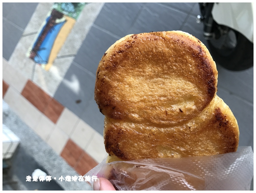 純發麵包｜高雄好吃麵包店 內行人的老滋味-蔥仔胖蔥麵包，30年不變讓旅外國人唯一思念的香濃滋味～一吃會上癮不起眼蔥麵包～