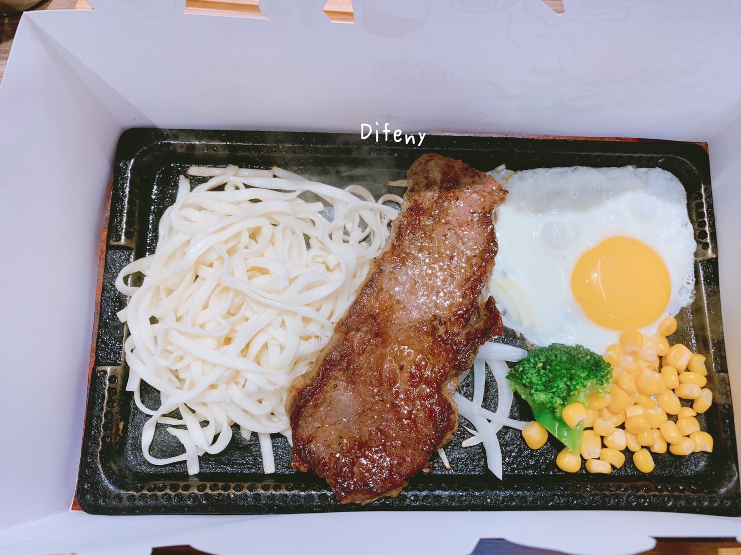 鉄火牛排｜新店京站小碧潭美食街人潮店家，和牛肉燥飯、玉米濃湯、珍珠豆花吃到飽～鐵火牛排