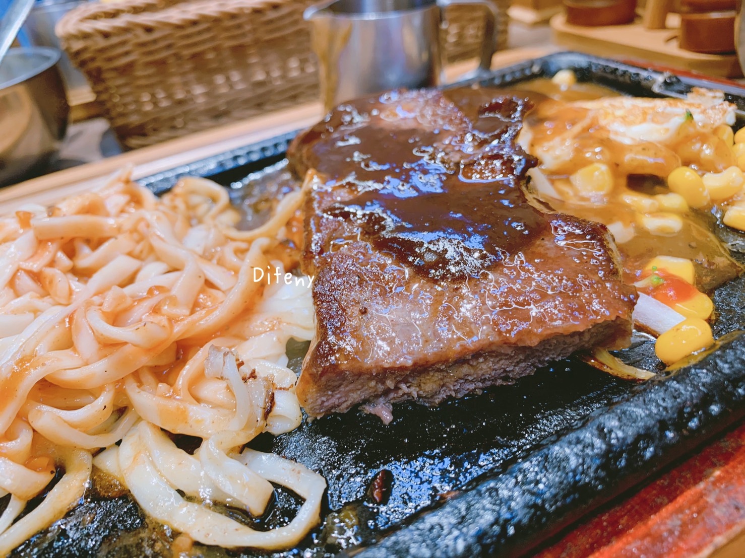 鉄火牛排｜新店京站小碧潭美食街人潮店家，和牛肉燥飯、玉米濃湯、珍珠豆花吃到飽～鐵火牛排