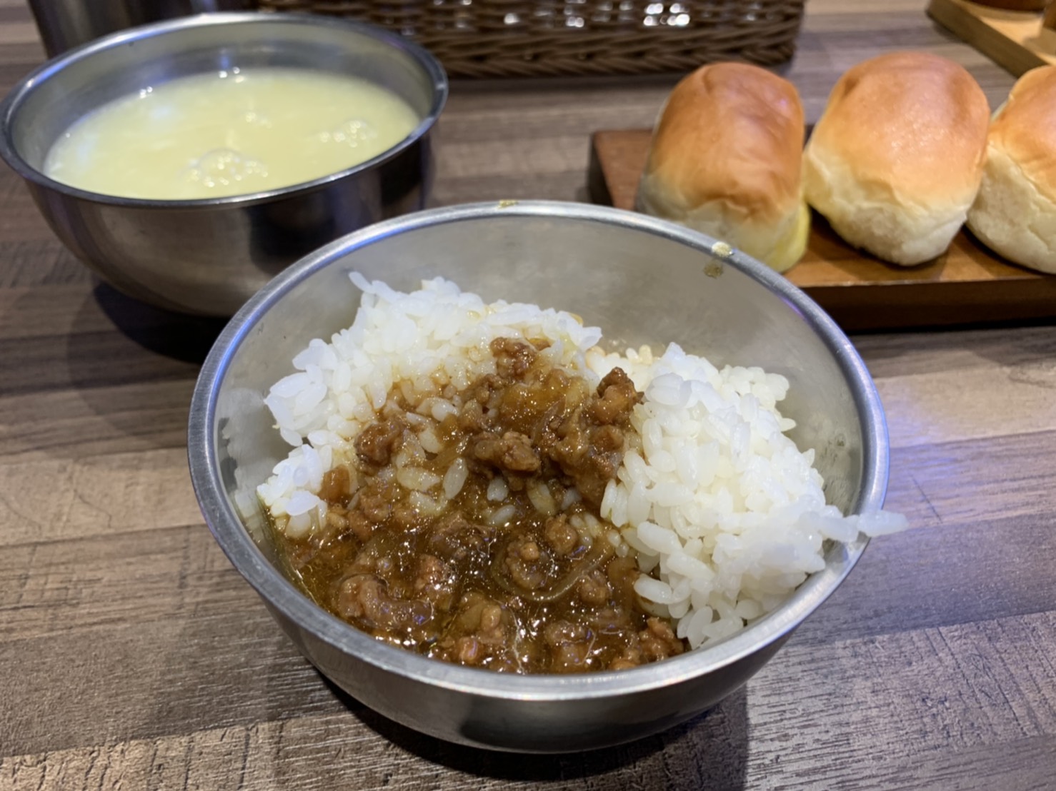 鉄火牛排｜新店京站小碧潭美食街人潮店家，和牛肉燥飯、玉米濃湯、珍珠豆花吃到飽～鐵火牛排