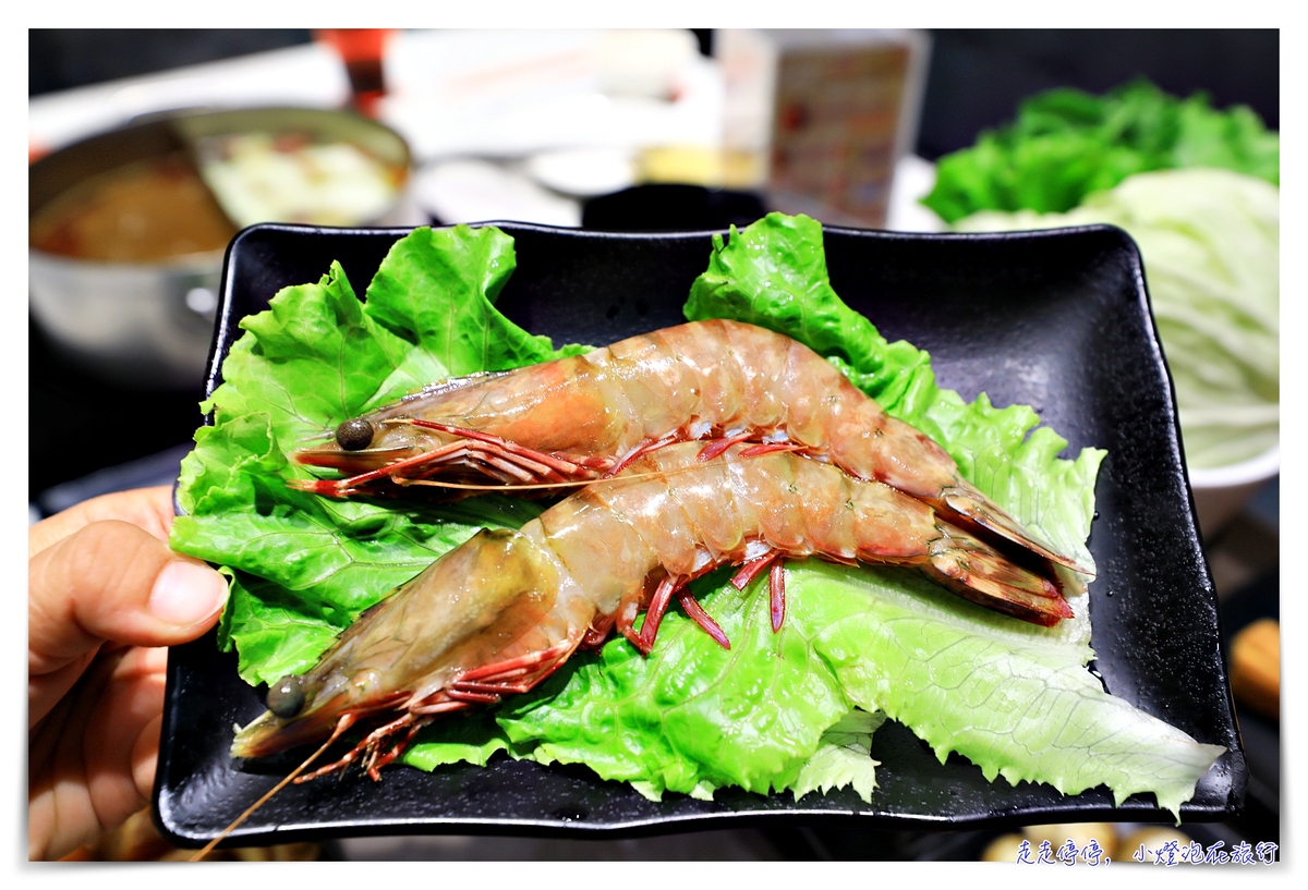 網美麻辣火鍋店｜滿堂紅信義店。鮑魚、頂級牛肉、肥豬蝦、生啤酒，通通吃吃喝喝到飽