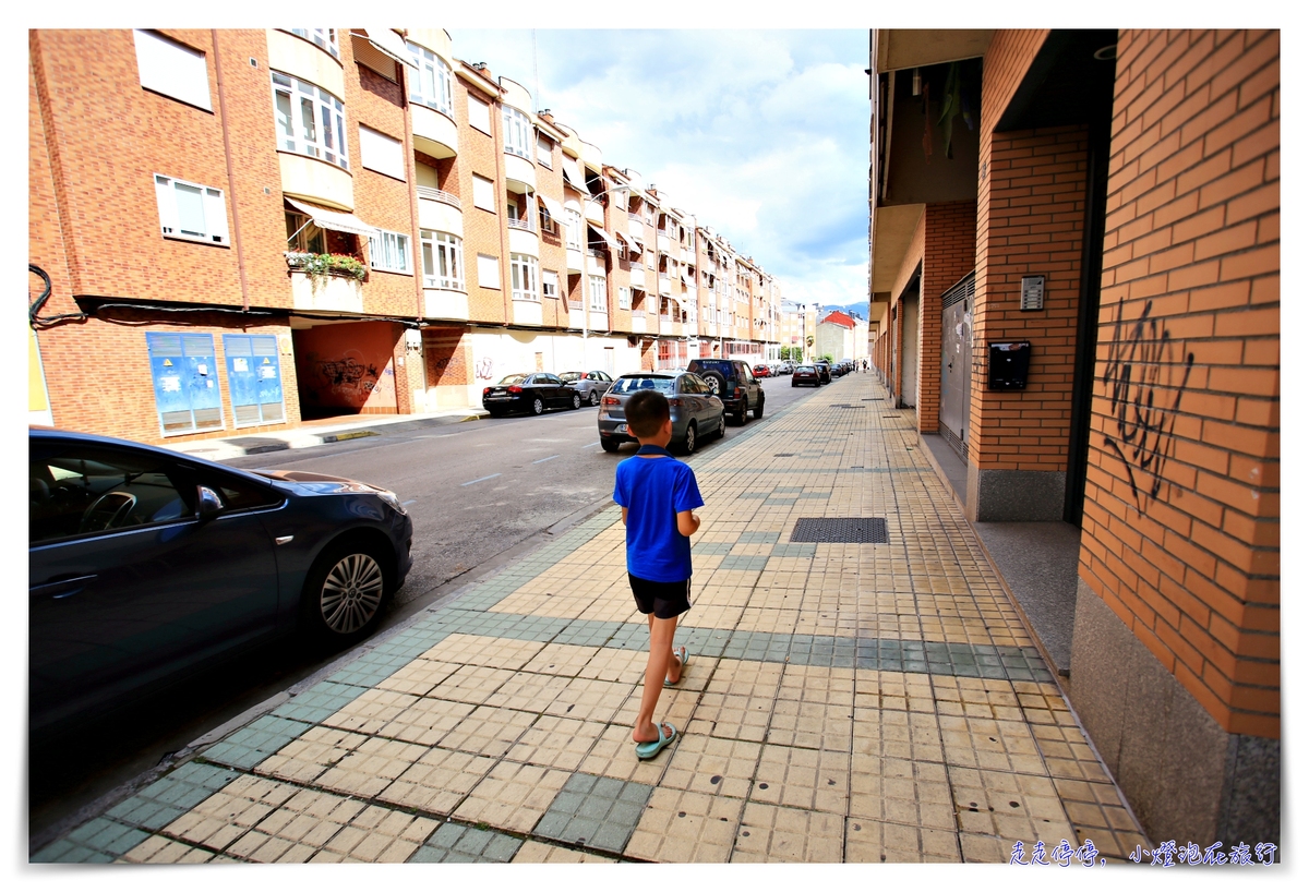 西班牙親子朝聖之路｜Day3，火車抵達Ponferrada，慢行在龐費拉達～Castillo de Ponferrada、Iglesia de San Andres、Albergue de Peregrinos San Nicolás de Flue