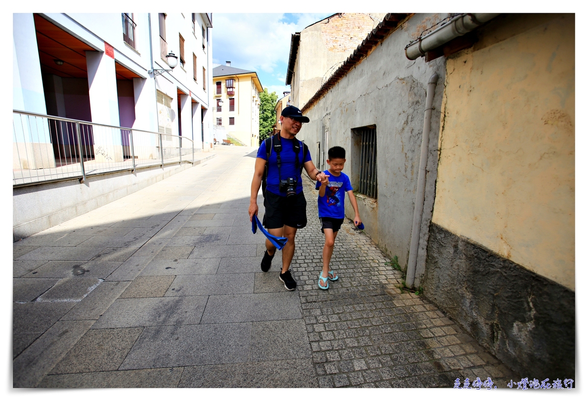 西班牙親子朝聖之路｜Day3，火車抵達Ponferrada，慢行在龐費拉達～Castillo de Ponferrada、Iglesia de San Andres、Albergue de Peregrinos San Nicolás de Flue