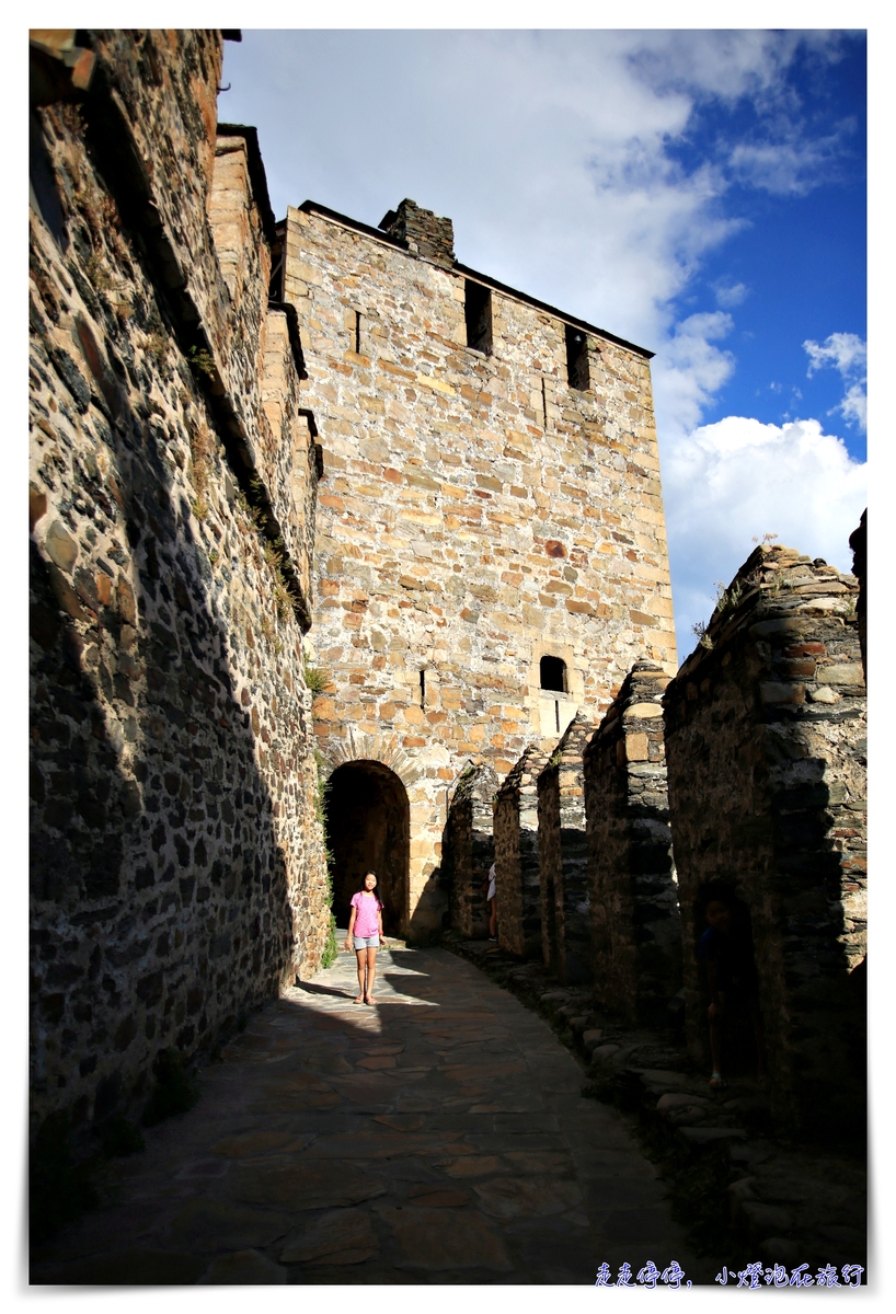 西班牙親子朝聖之路｜Day3，火車抵達Ponferrada，慢行在龐費拉達～Castillo de Ponferrada、Iglesia de San Andres、Albergue de Peregrinos San Nicolás de Flue