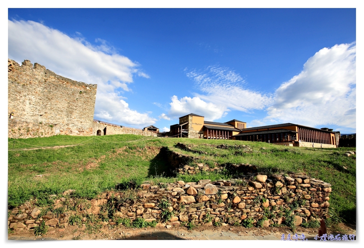 西班牙親子朝聖之路｜Day3，火車抵達Ponferrada，慢行在龐費拉達～Castillo de Ponferrada、Iglesia de San Andres、Albergue de Peregrinos San Nicolás de Flue