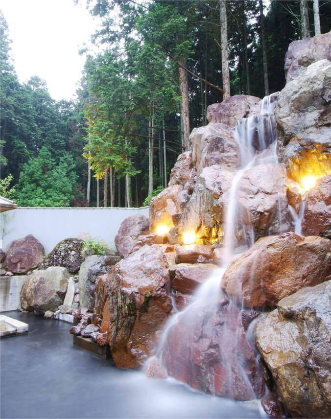 京都龜岡溫泉住宿｜湯の花温泉 松園荘 保津川亭，彷如走進時光隧道舊時光排場，細緻溫泉旅宿