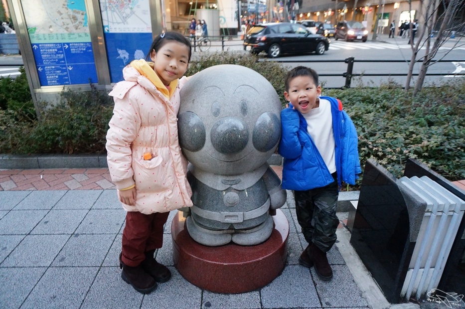 日本關西親子自助|神戶港、麵包超人博物館夜遊～搭配姬路城的好行程～可愛度破錶之必逛麵包超人購物中心！