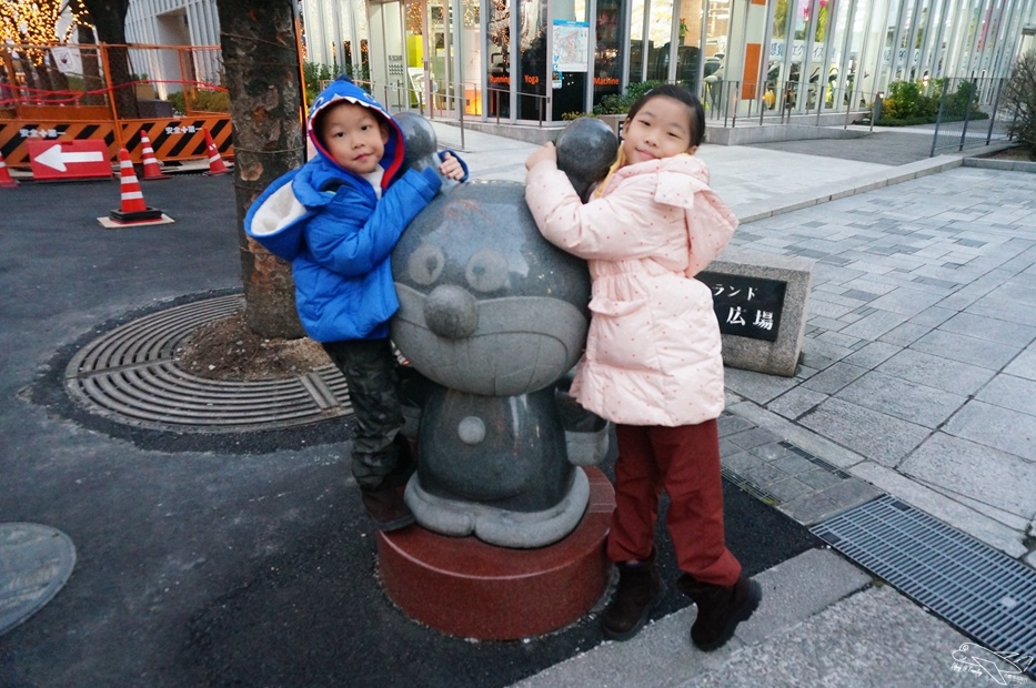 日本關西親子自助|神戶港、麵包超人博物館夜遊～搭配姬路城的好行程～可愛度破錶之必逛麵包超人購物中心！