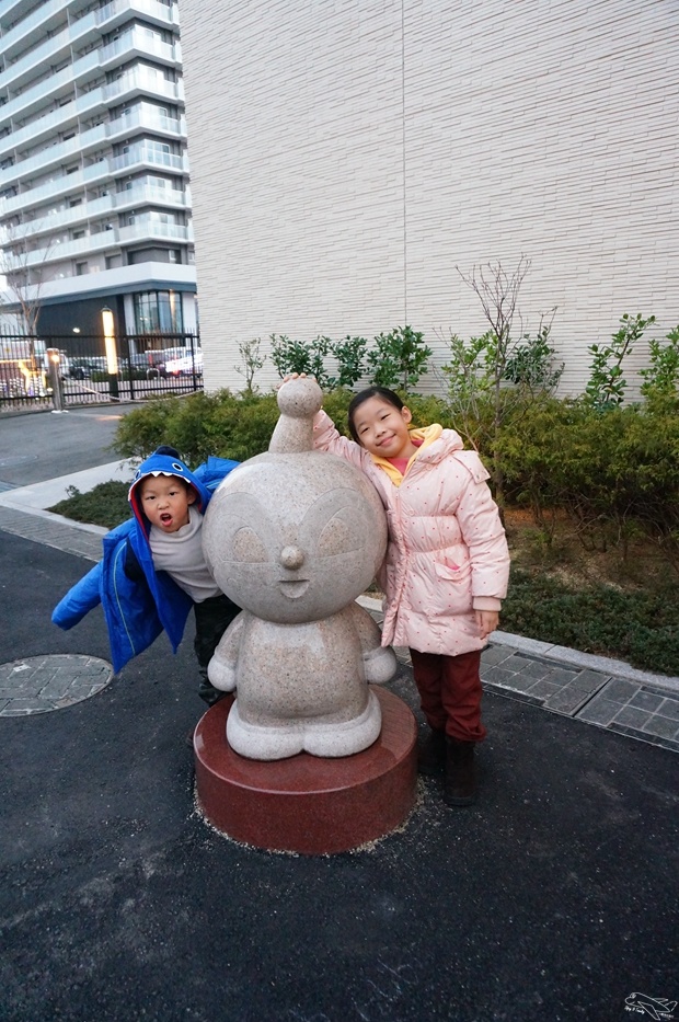 日本關西親子自助|神戶港、麵包超人博物館夜遊～搭配姬路城的好行程～可愛度破錶之必逛麵包超人購物中心！