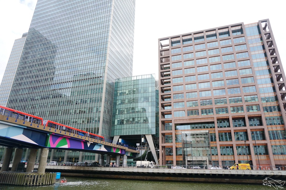 (倫敦景點)金絲雀碼頭站｜倫敦新興金融城。tesco大賣場、canary wharf 輕軌地鐵交會車站、金融中心～