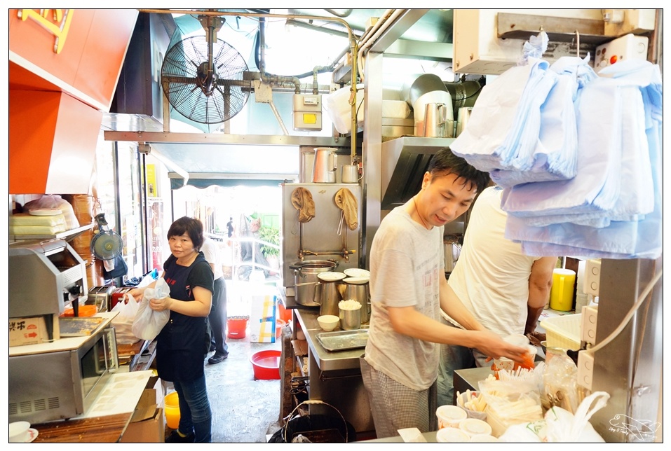 香港蘭芳園奶茶｜中環總店絲襪奶茶始祖。一杯奶茶看見在地香港糾結情愫與生活辛苦～