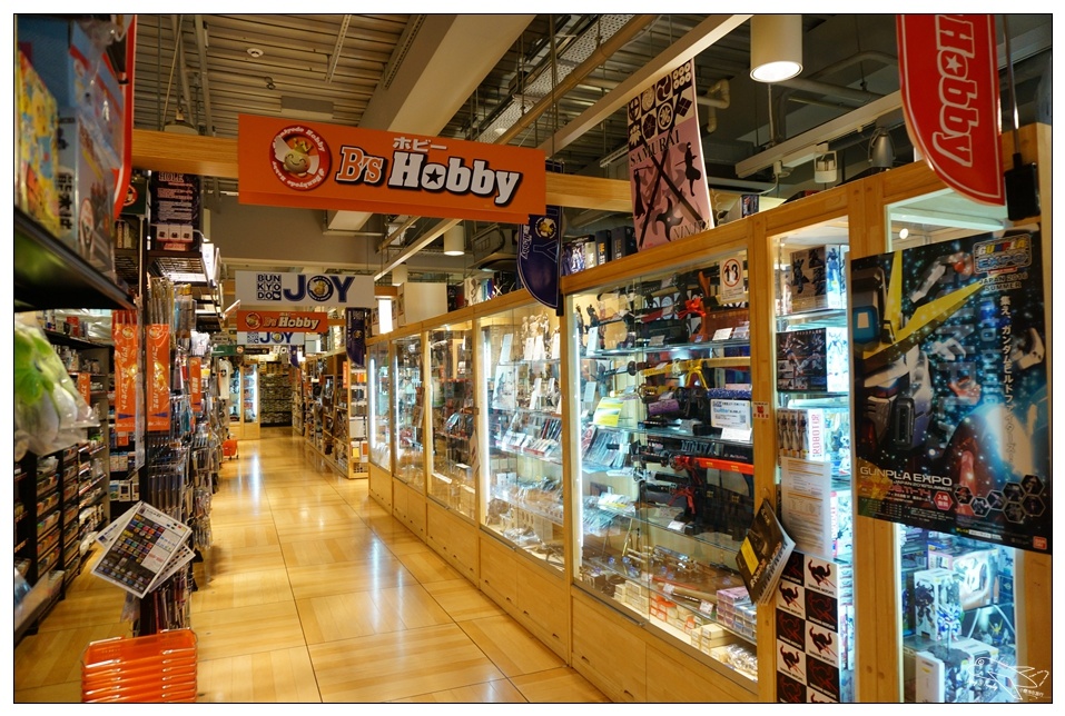 日本九州鋼彈｜文教堂B’s hobby採買記，最大級模型店！天神Soil LOFT不只買文具，隱藏版的鋼彈集散地～含文具退稅紀錄