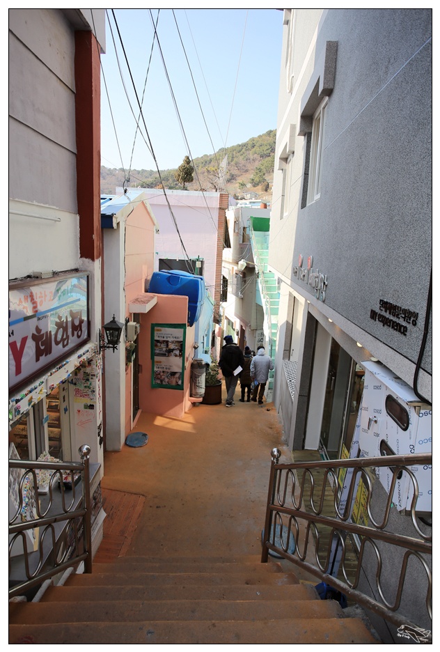 釜山超人氣景點|甘川洞文化村Gamcheon culture village。走一趟藝術村、來一趟與自己的浪漫旅行～完整走跳攻略～