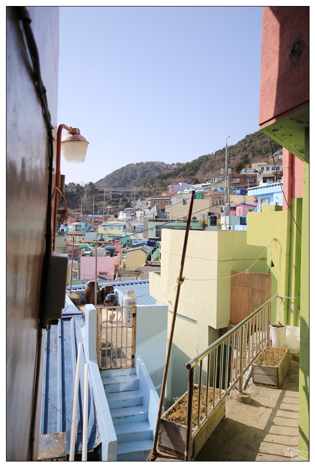 釜山超人氣景點|甘川洞文化村Gamcheon culture village。走一趟藝術村、來一趟與自己的浪漫旅行～完整走跳攻略～