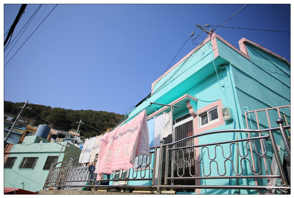 釜山超人氣景點|甘川洞文化村Gamcheon culture village。走一趟藝術村、來一趟與自己的浪漫旅行～完整走跳攻略～