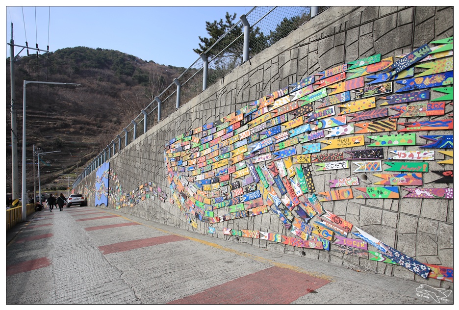 釜山超人氣景點|甘川洞文化村Gamcheon culture village。走一趟藝術村、來一趟與自己的浪漫旅行～完整走跳攻略～