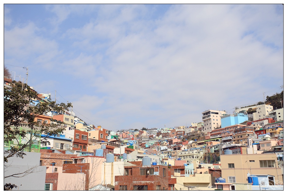 釜山超人氣景點|甘川洞文化村Gamcheon culture village。走一趟藝術村、來一趟與自己的浪漫旅行～完整走跳攻略～