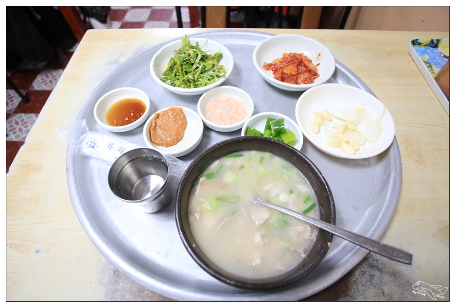 釜山豬肉湯飯｜牛肉湯飯ＶＳ豬肉湯飯大ＰＫ～釜山走到哪24小時都吃得到的簡單美食～