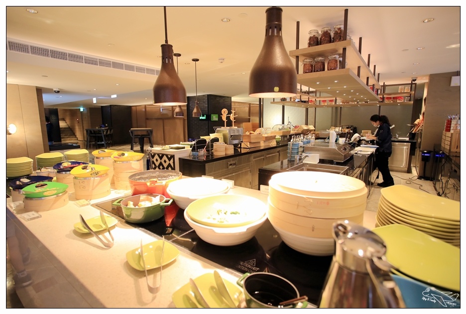 高雄親子飯店推薦|Hotel Indigo Kaohsiung Central Park。英迪格IHG洲際酒店集團首間進駐台灣新潮酒店系列。中央公園R9站英倫設計風格旅店～近新堀江購物商圈～四通八達、方便度高～