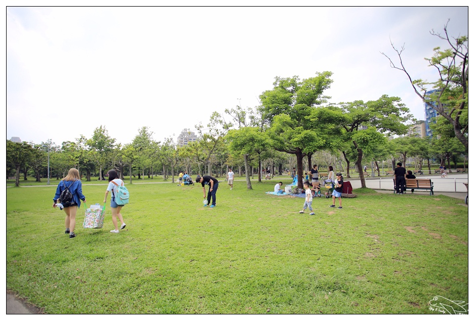 全民瘋野餐｜帶孩子走一趟草地、生態、運動、放空都內小旅行吧～萊爾富兔丸集點送～