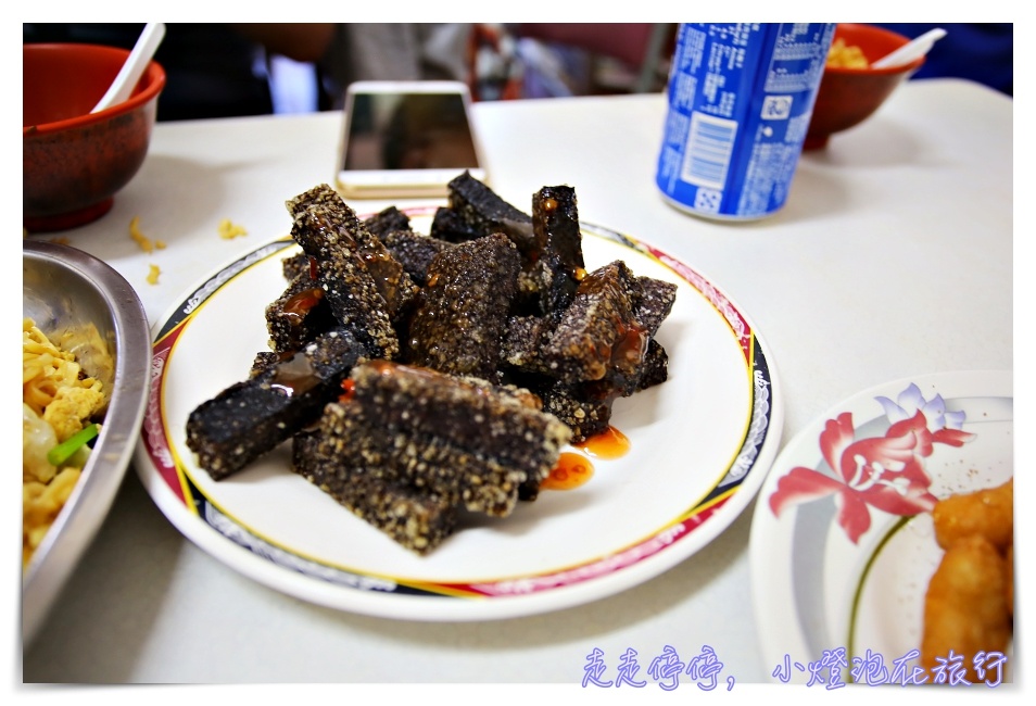 金門超熱門美食｜鴻美炒泡麵，阿兵哥最愛百貨雜貨店美食～